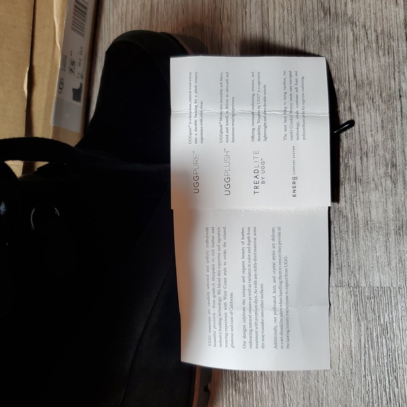 🦋NIB UGG Wedge Boots - Picture 12 of 16